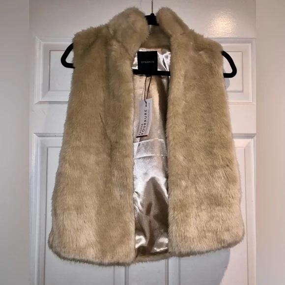 BNWT Dynamite Beige Faux Fur Vest With Pockets - XS - Picture 2 of 7
